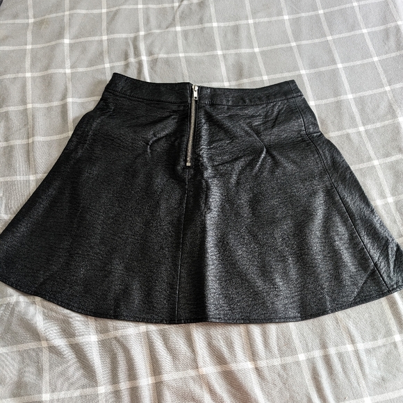 NWT H&M DIVIDED Faux Leather Mini Skirt Size 8 - Picture 2 of 3